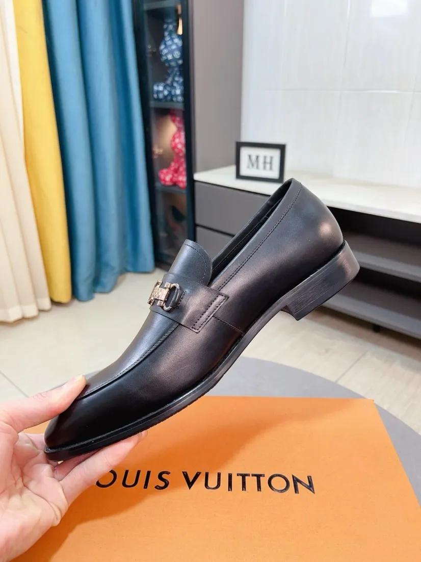 Men's men's shoes 💰500🌸🌸 [Louis Vuitton (LV)] High-end business formal leather shoes 🍀 luxurious and elegant style, both practicality and style, professional focus on details and quality, counter original 1⃣️: 1⃣️ ultra-accurate reproduction 👍🏻! Material: The upper is made of imported original calfskin➕imported Italian cowhide leather. Original anti-slip and wear-resistant outsole! Code number: 38--44 (45 customized)